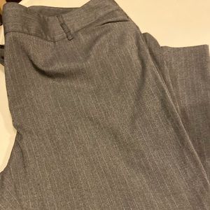 Apt 9 sz 18 Gray pinstriped dress pants EUC women